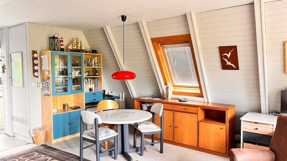 Wohn- und Essbereich mit maritimen Details
